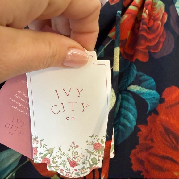 NWT Ivy City Co Imogen Vibrant Floral Long Sleeve Dress size medium Moody Floral - Picture 7 of 15